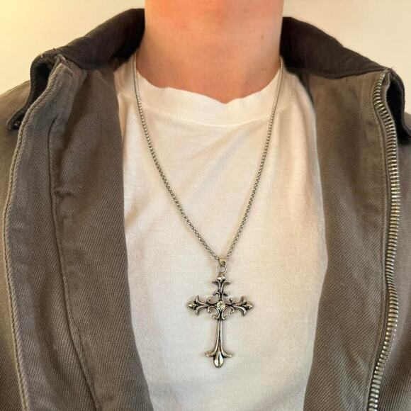 Other Jewelry - Silver gothic cross pendant necklace